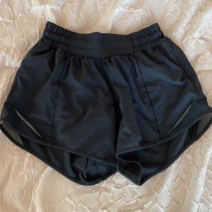 Lululemon 2 Black 4 inch Hotty Hot Shorts